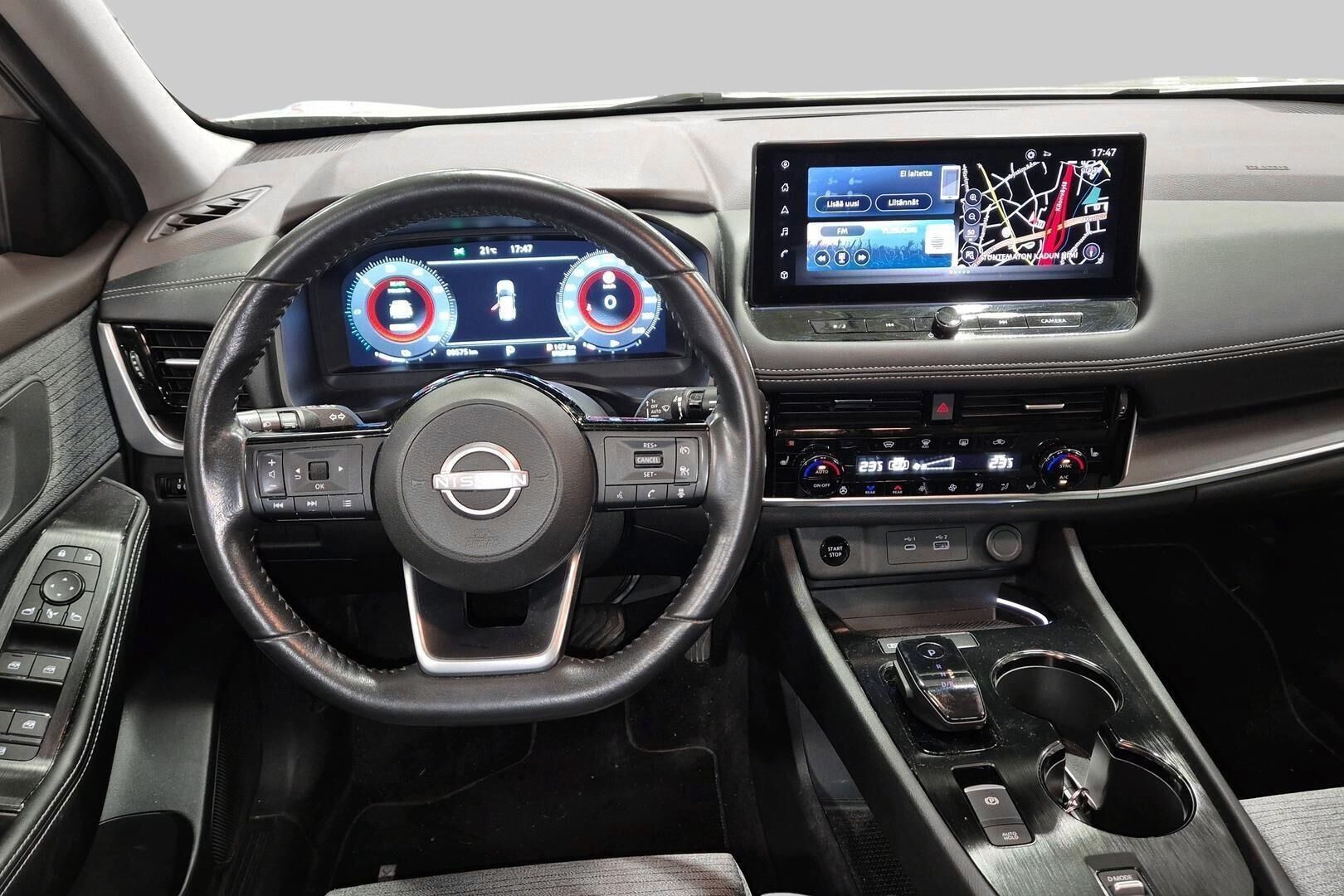Nissan X-Trail iso kuva 2