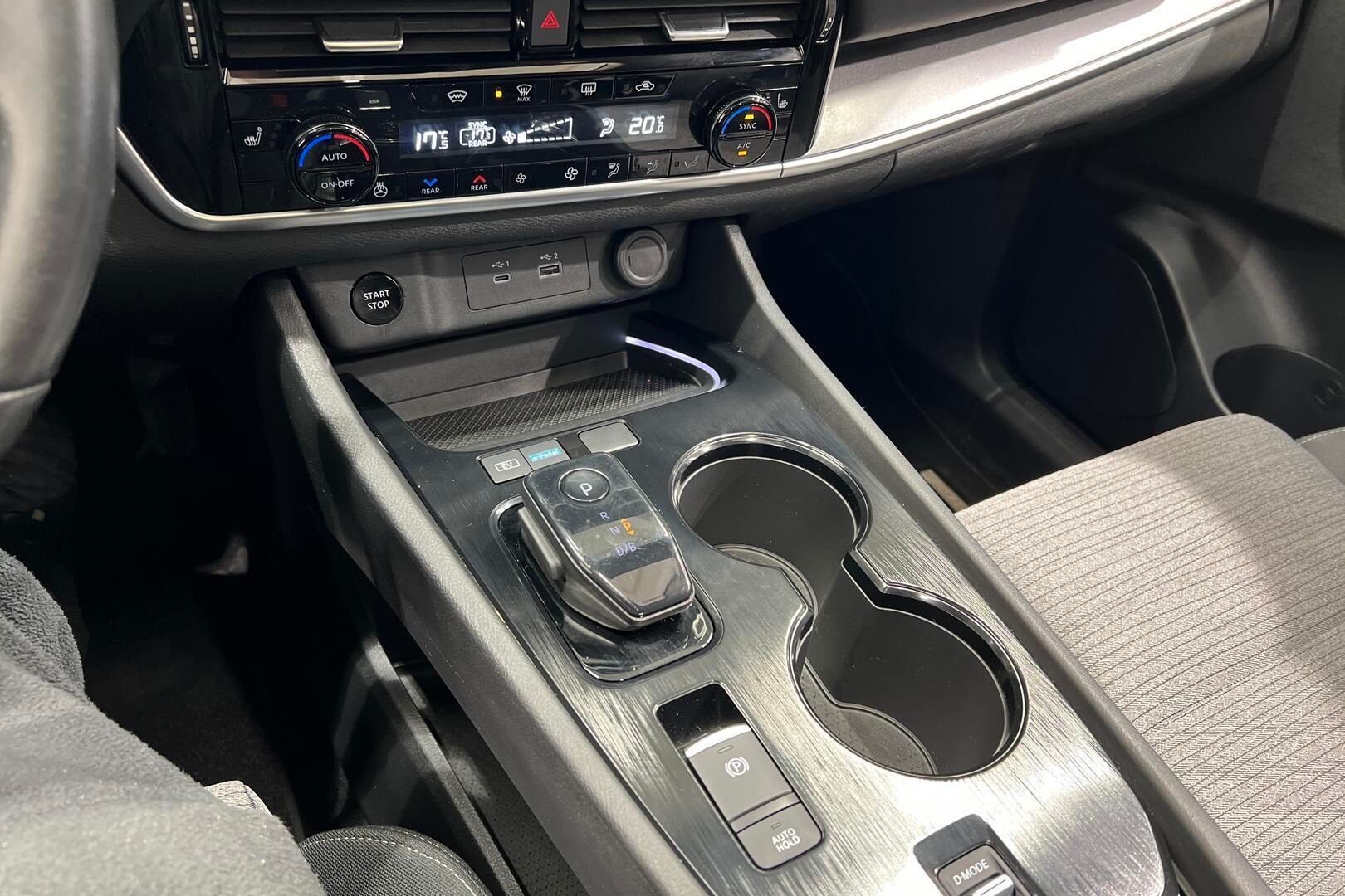 Nissan X-Trail iso kuva 11