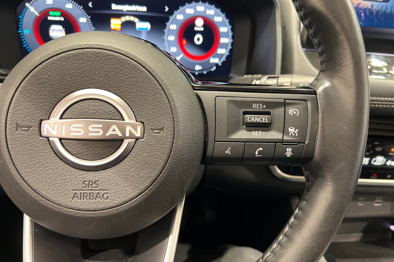 Nissan X-Trail iso kuva 14