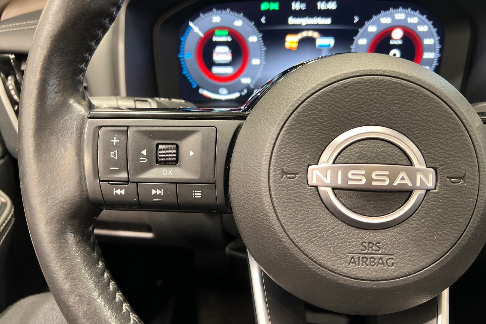 Nissan X-Trail iso kuva 35