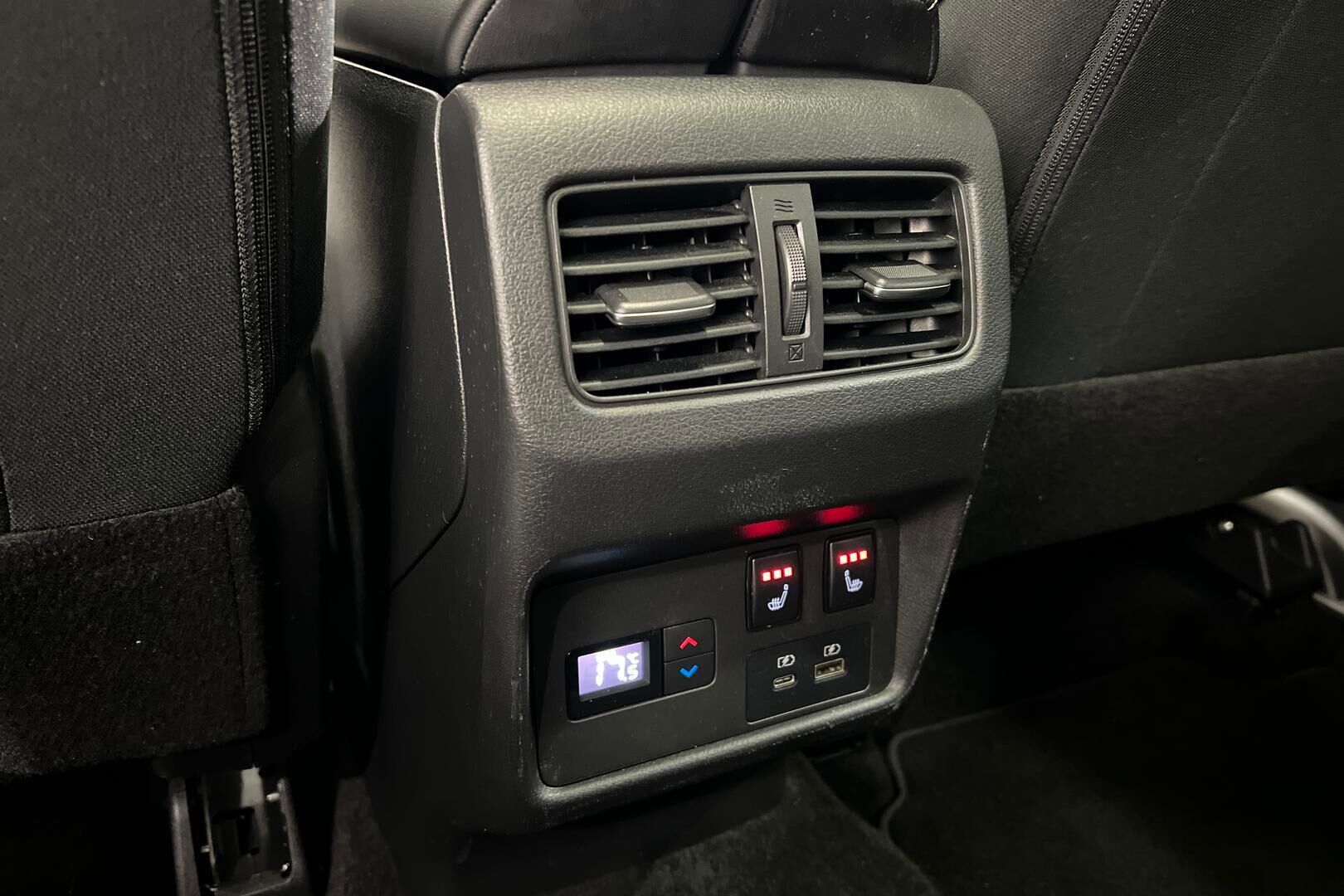 Nissan X-Trail iso kuva 37