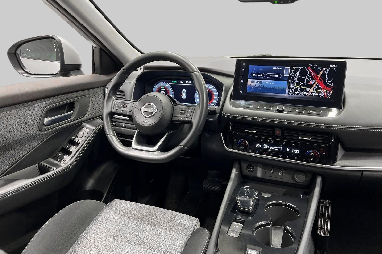 Nissan X-Trail iso kuva 16