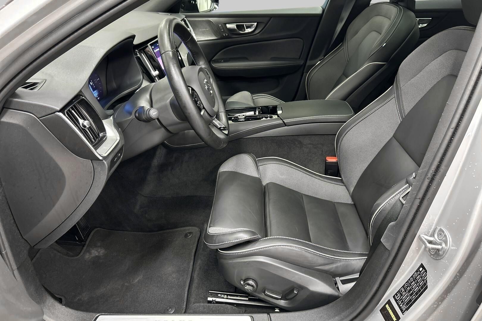 Volvo V60 iso kuva 9