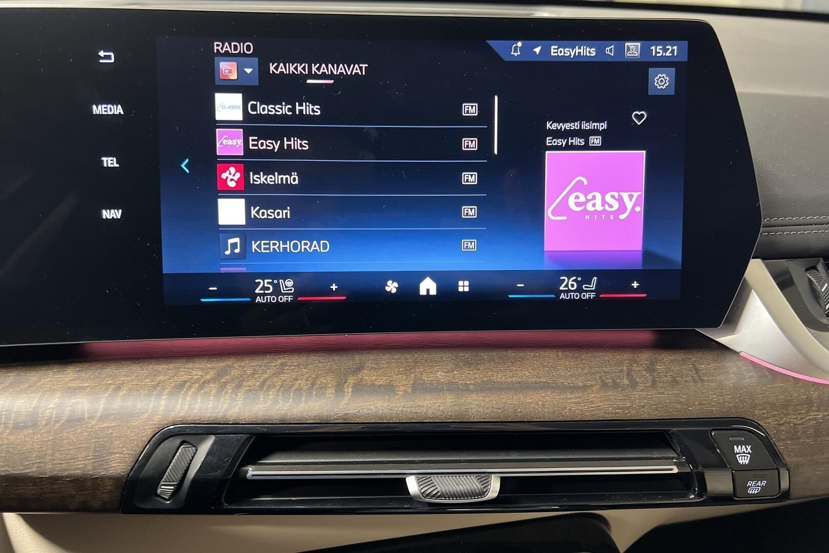 BMW X1 iso kuva 14