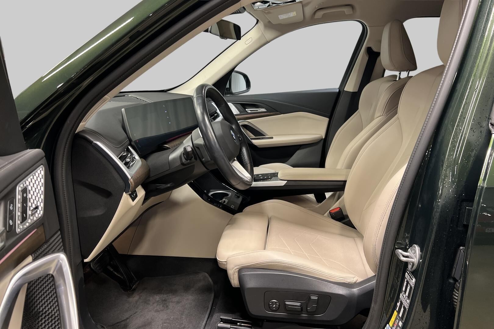 BMW X1 iso kuva 8
