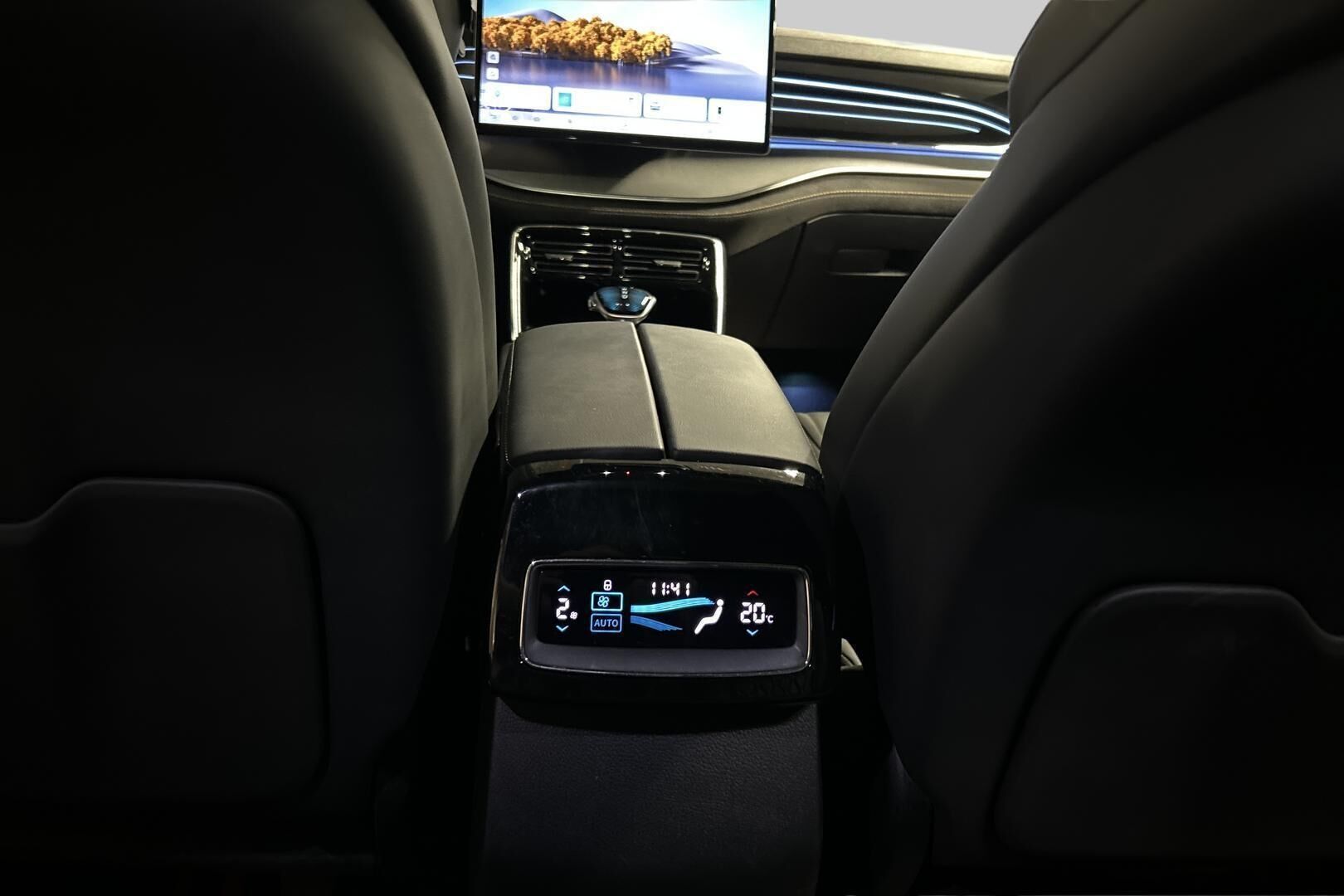 BYD TANG iso kuva 28