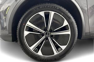 BYD Tang esikatselu 12