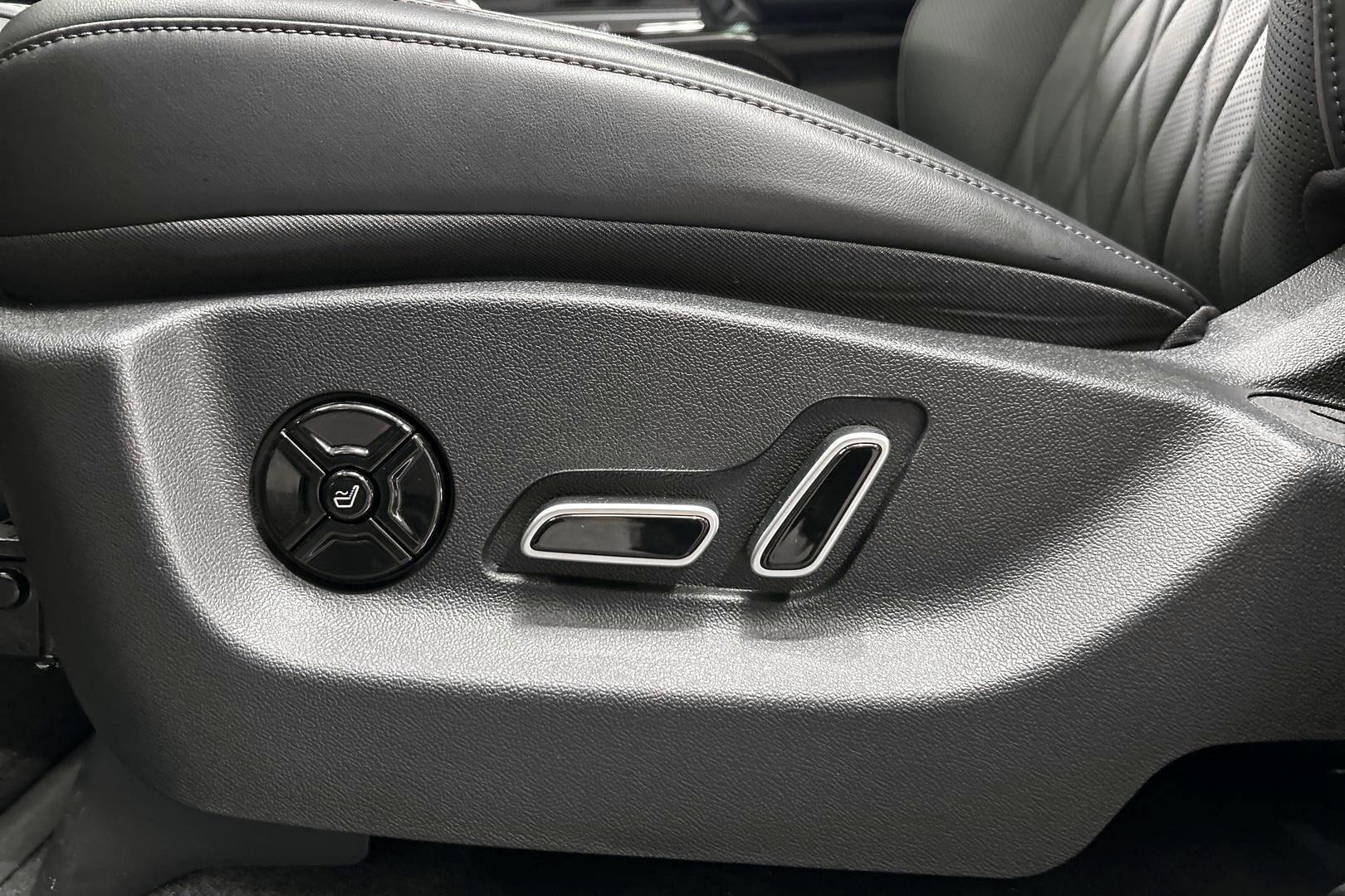 BYD Tang iso kuva 19