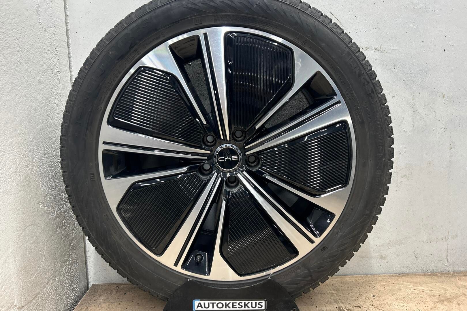 BYD TANG iso kuva 12
