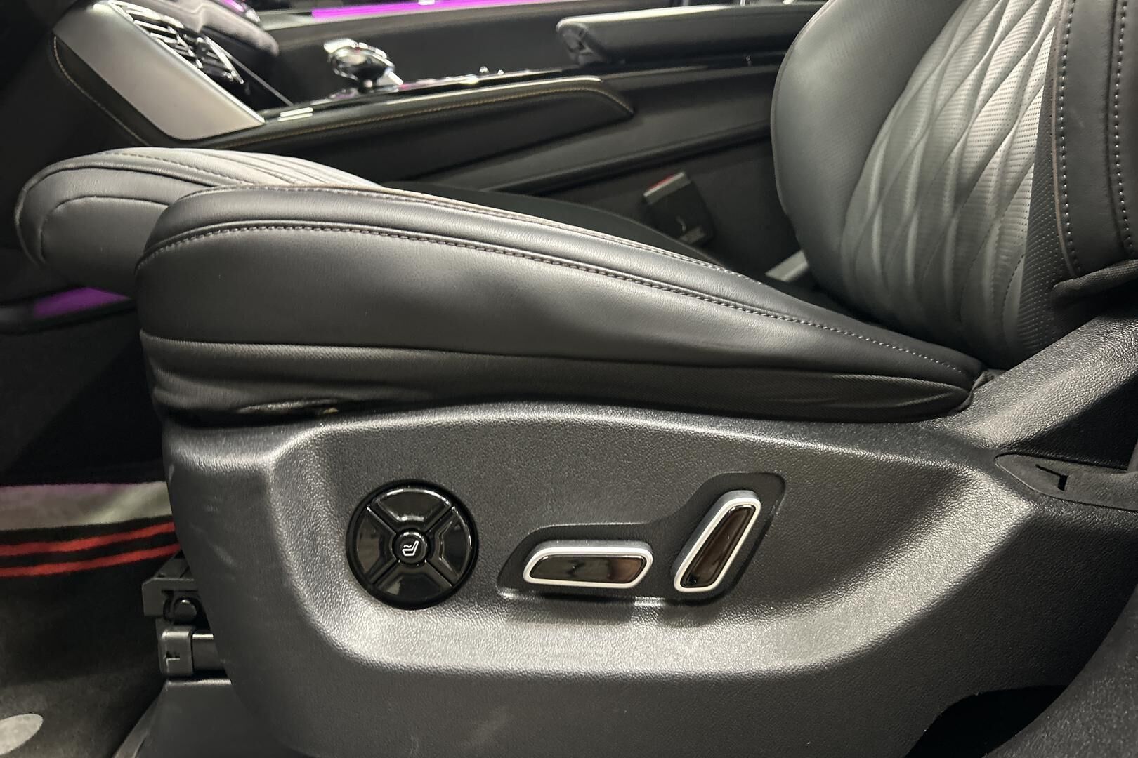 BYD TANG iso kuva 20