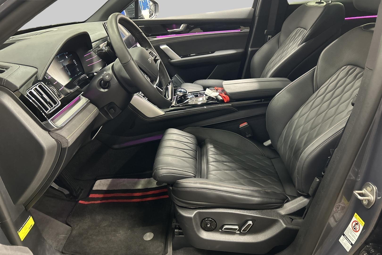 BYD TANG iso kuva 8
