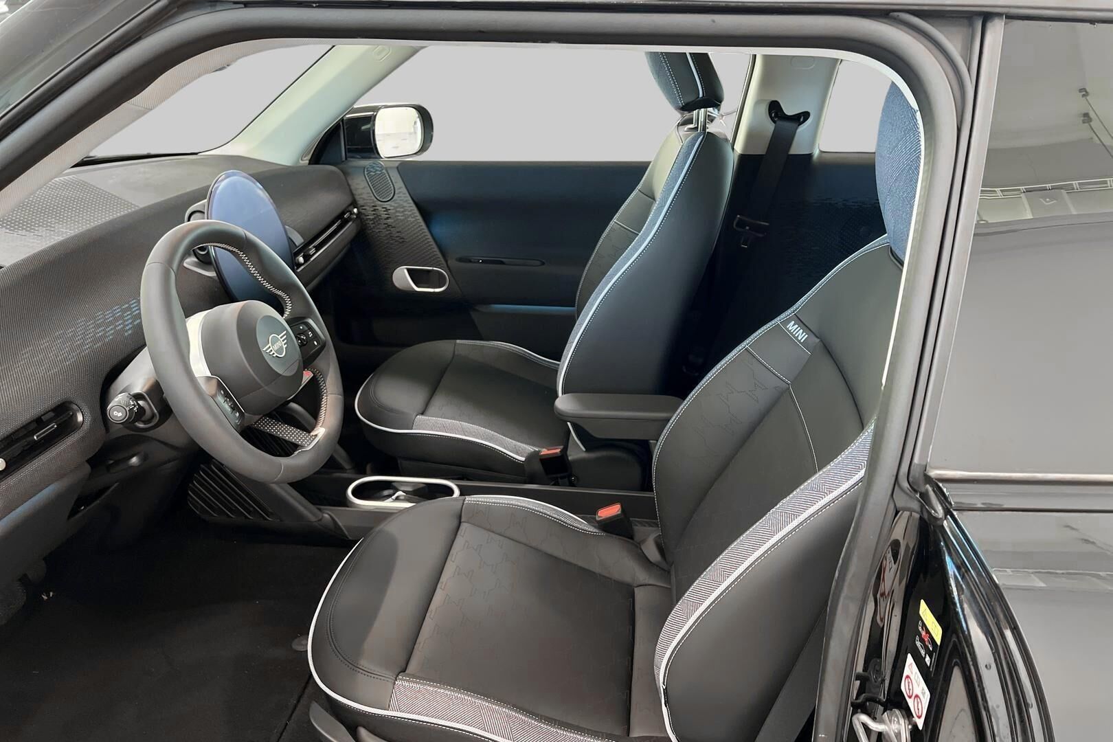 Mini COOPER SE iso kuva 8