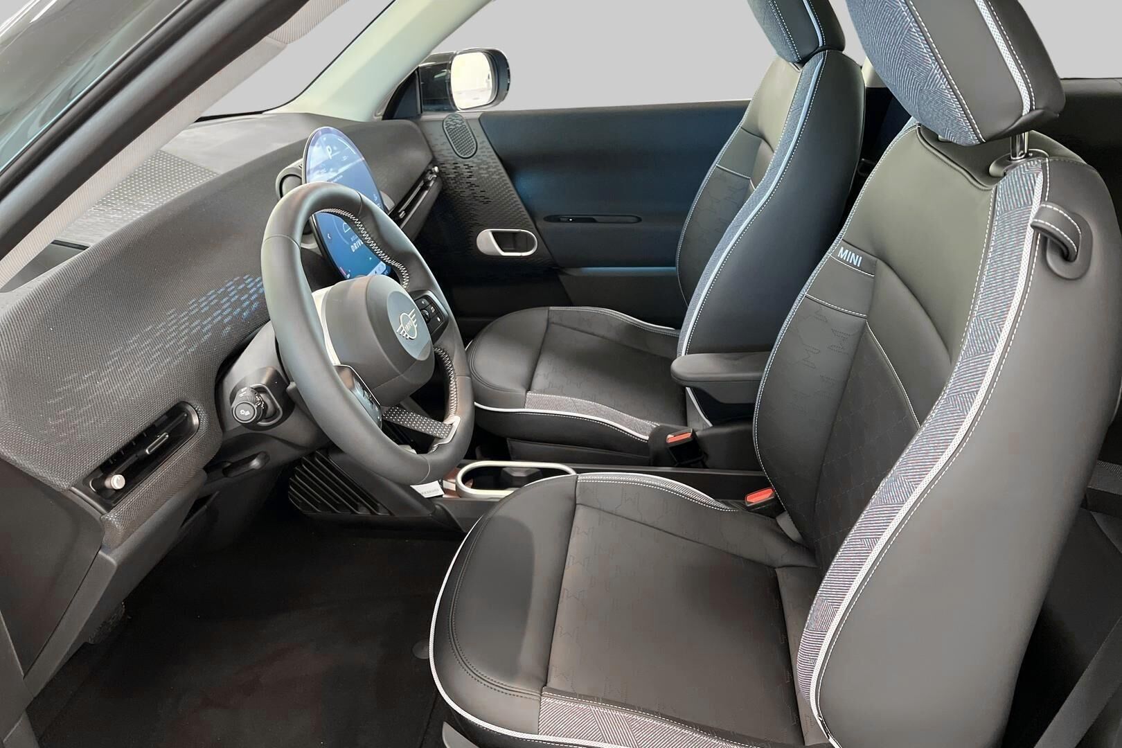 MINI COOPER SE iso kuva 8