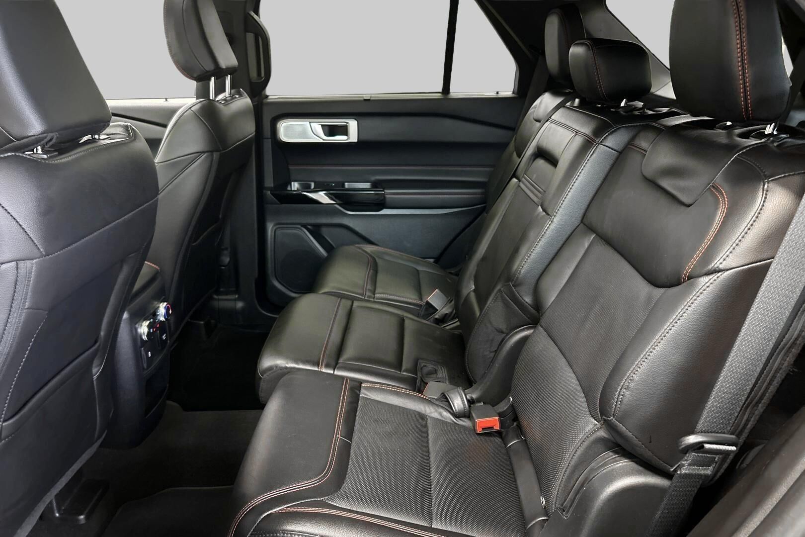 Ford Explorer iso kuva 10