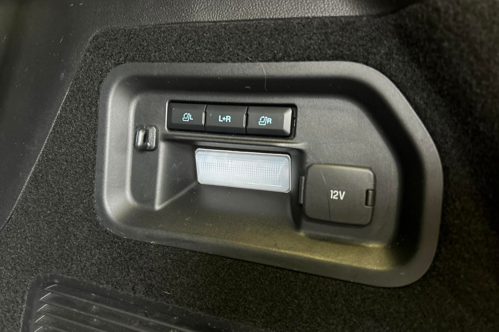 Ford Explorer iso kuva 16