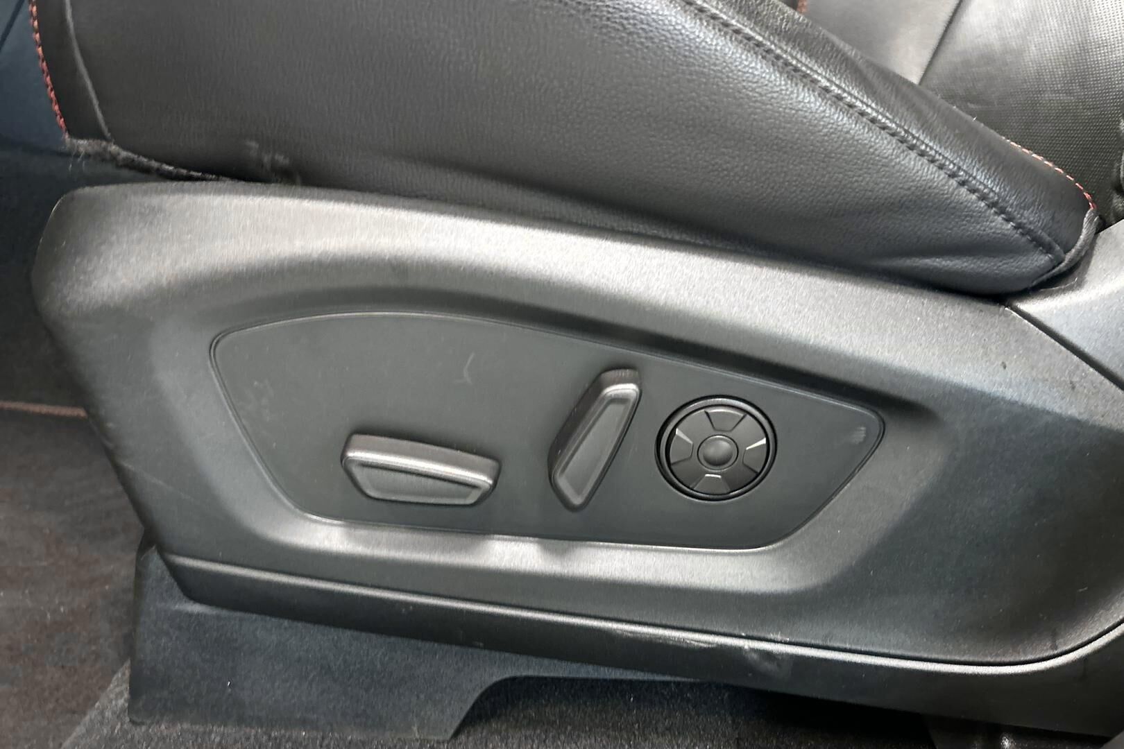 Ford Explorer iso kuva 18