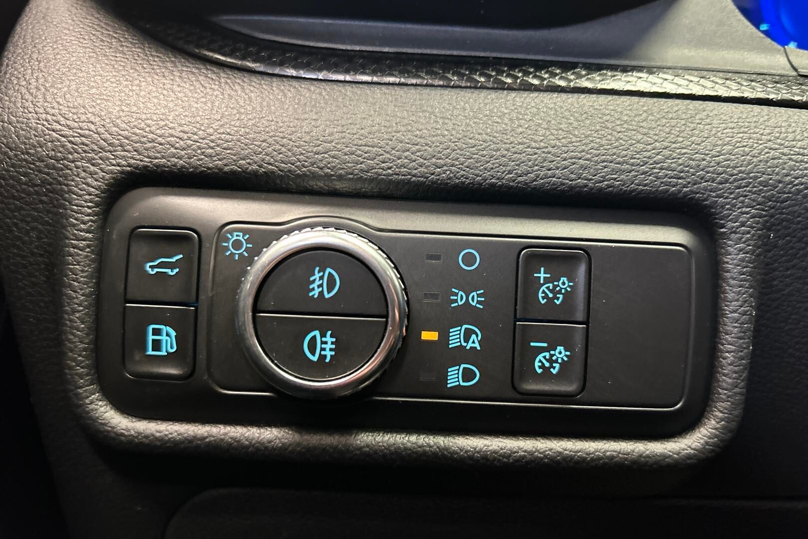 Ford Explorer iso kuva 24