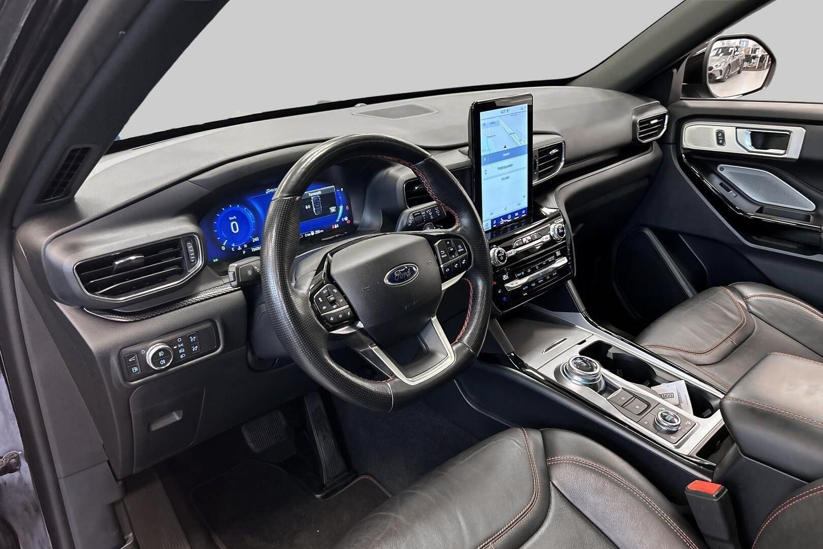 Ford Explorer iso kuva 9