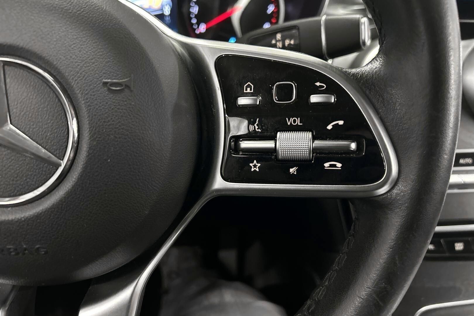MERCEDES-BENZ GLC iso kuva 17