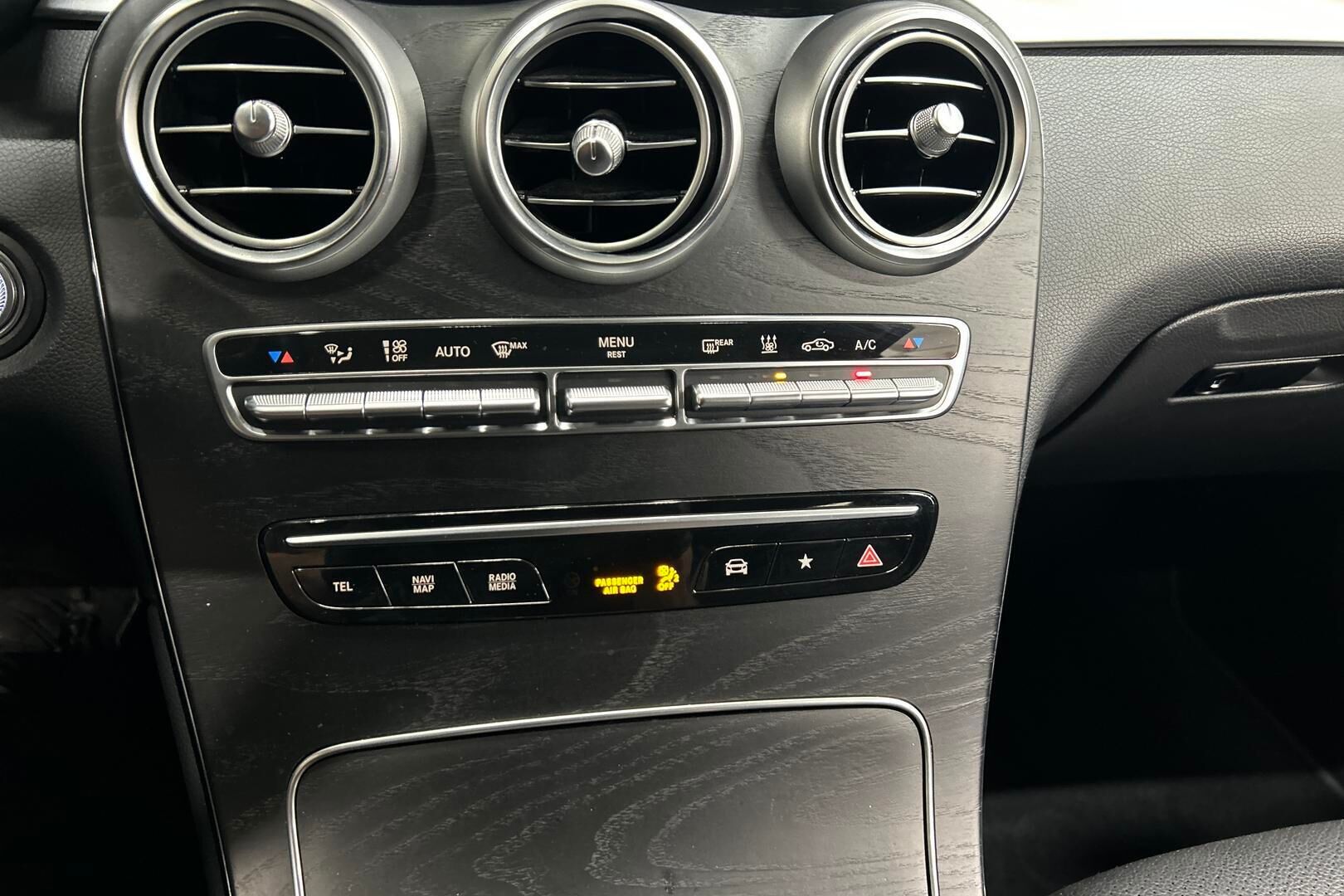MERCEDES-BENZ GLC iso kuva 18
