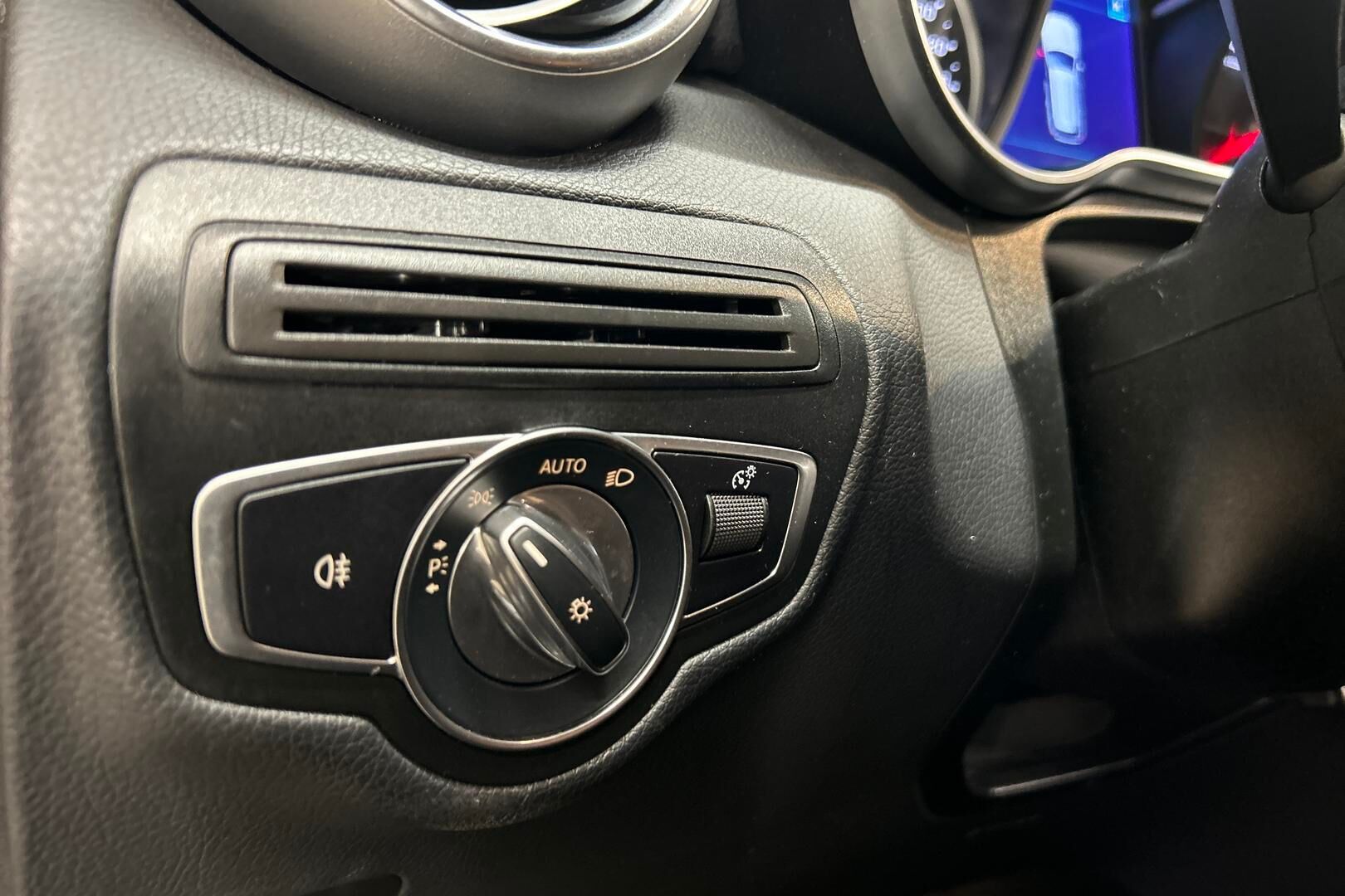 MERCEDES-BENZ GLC iso kuva 21
