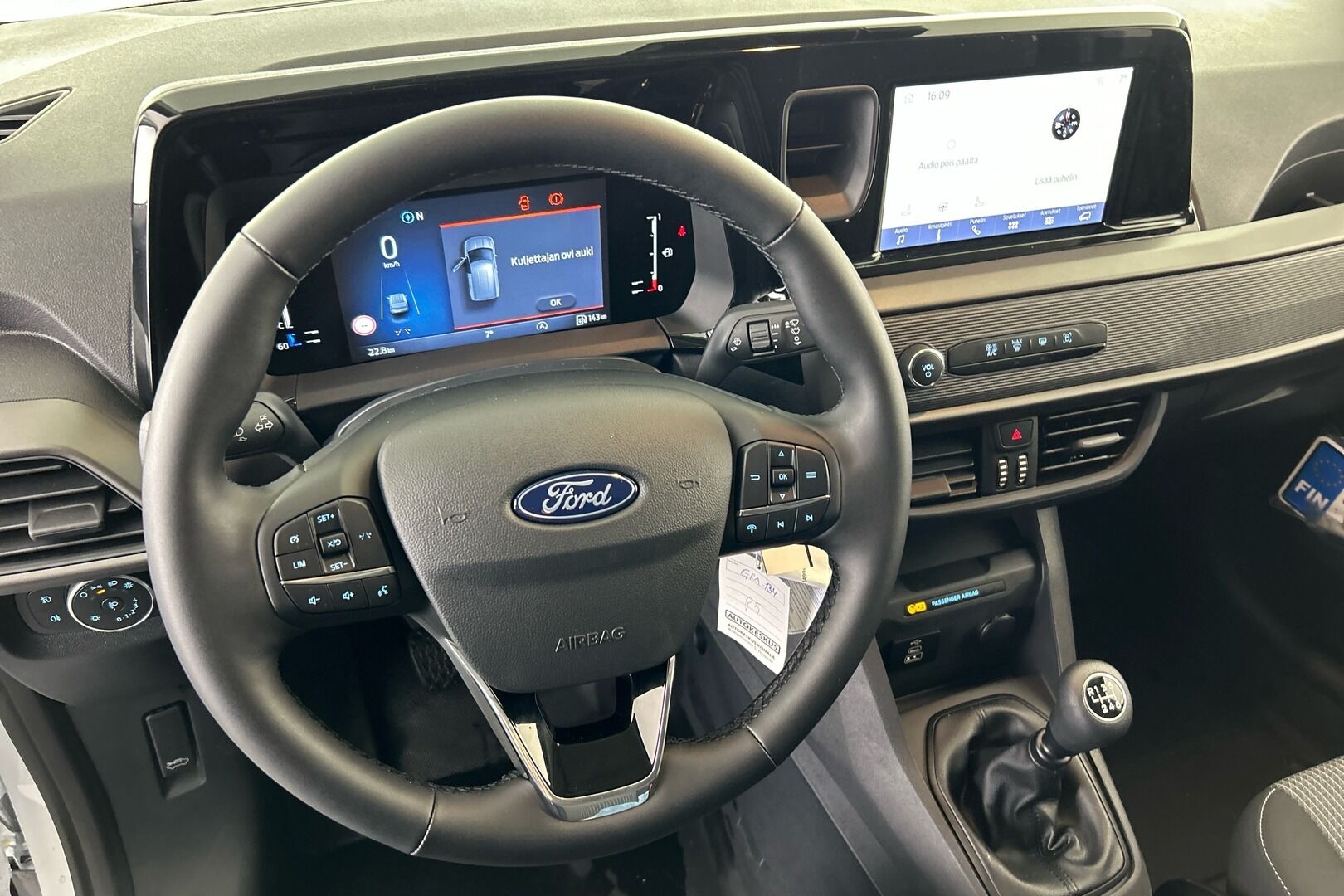 Ford Transit Courier iso kuva 10