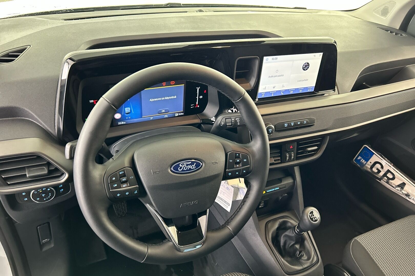 Ford Transit Courier iso kuva 14