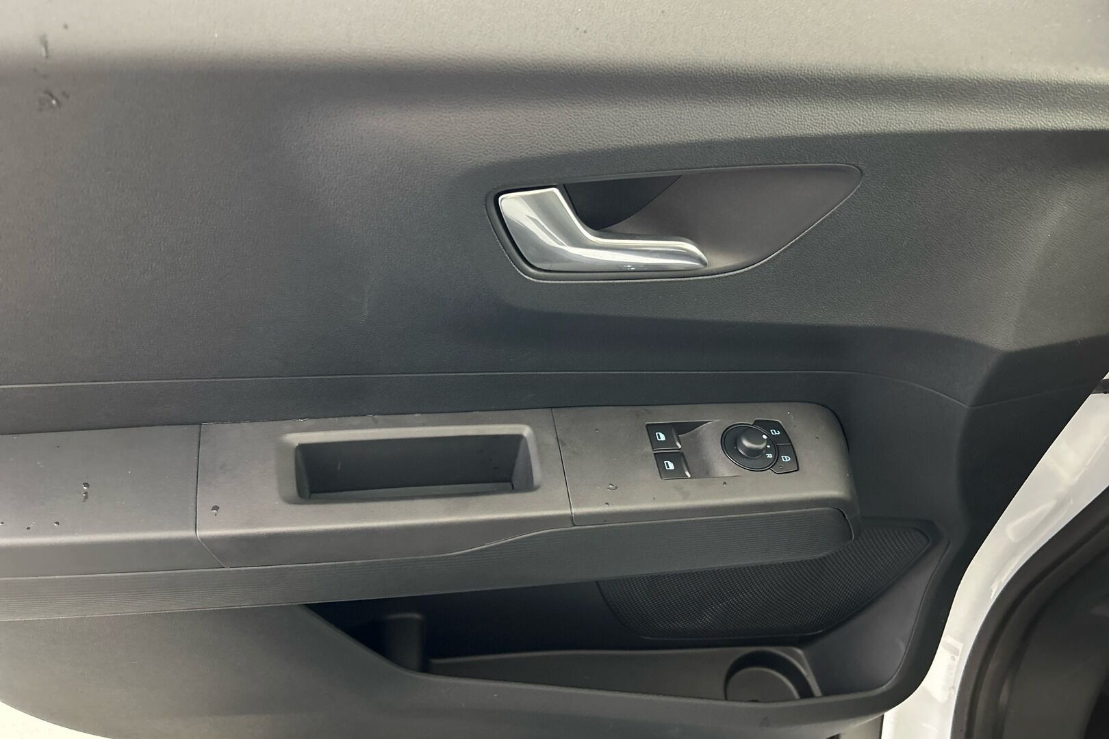 Ford Transit Courier iso kuva 26