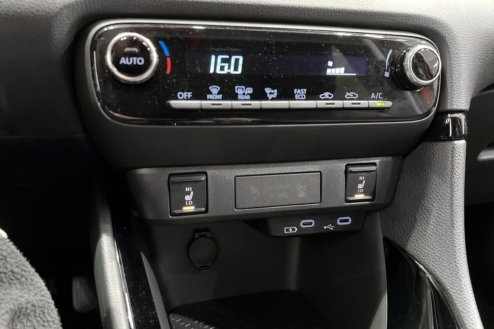 Toyota Yaris iso kuva 19