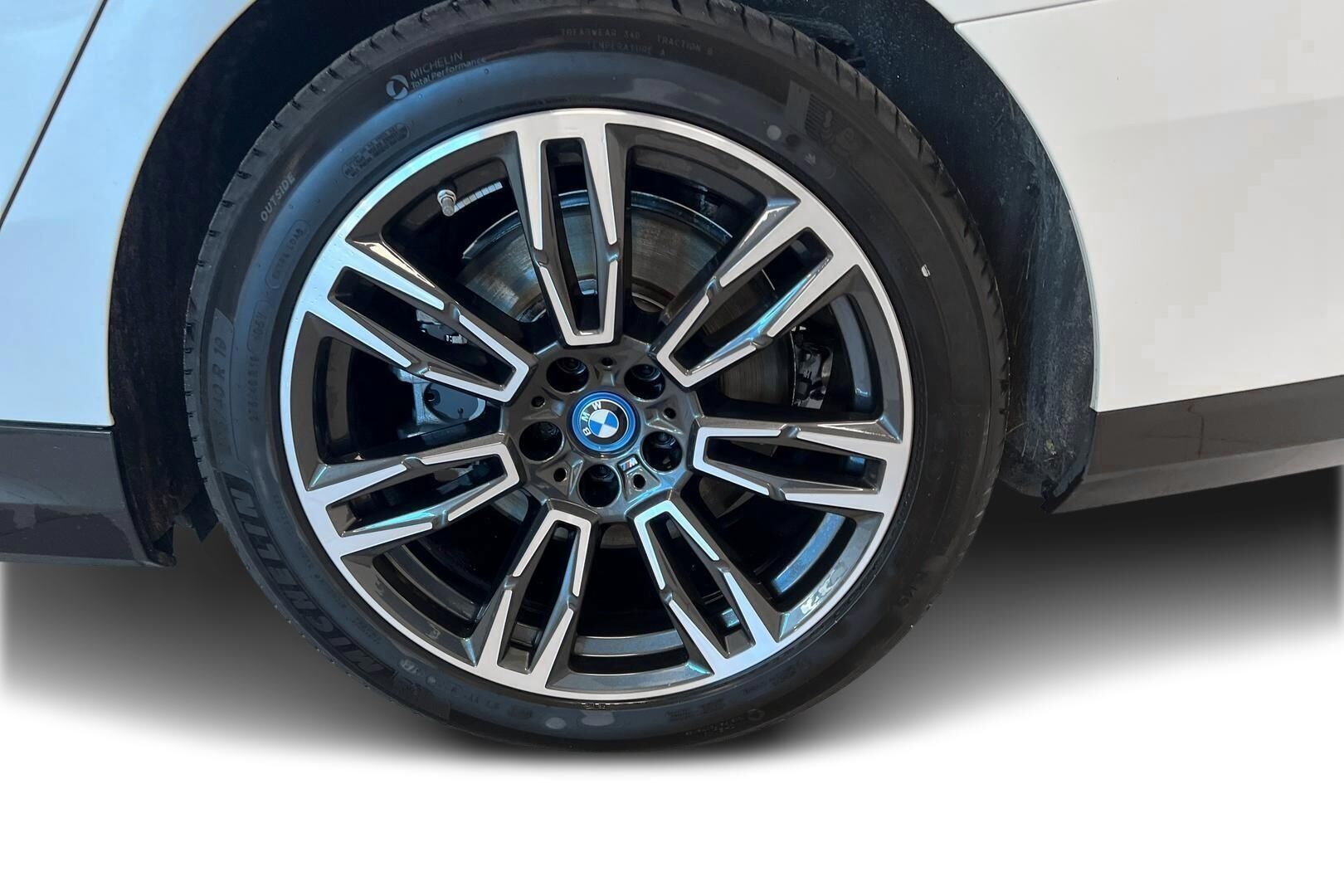 BMW i5 iso kuva 12