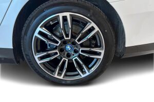 BMW i5 esikatselu 12