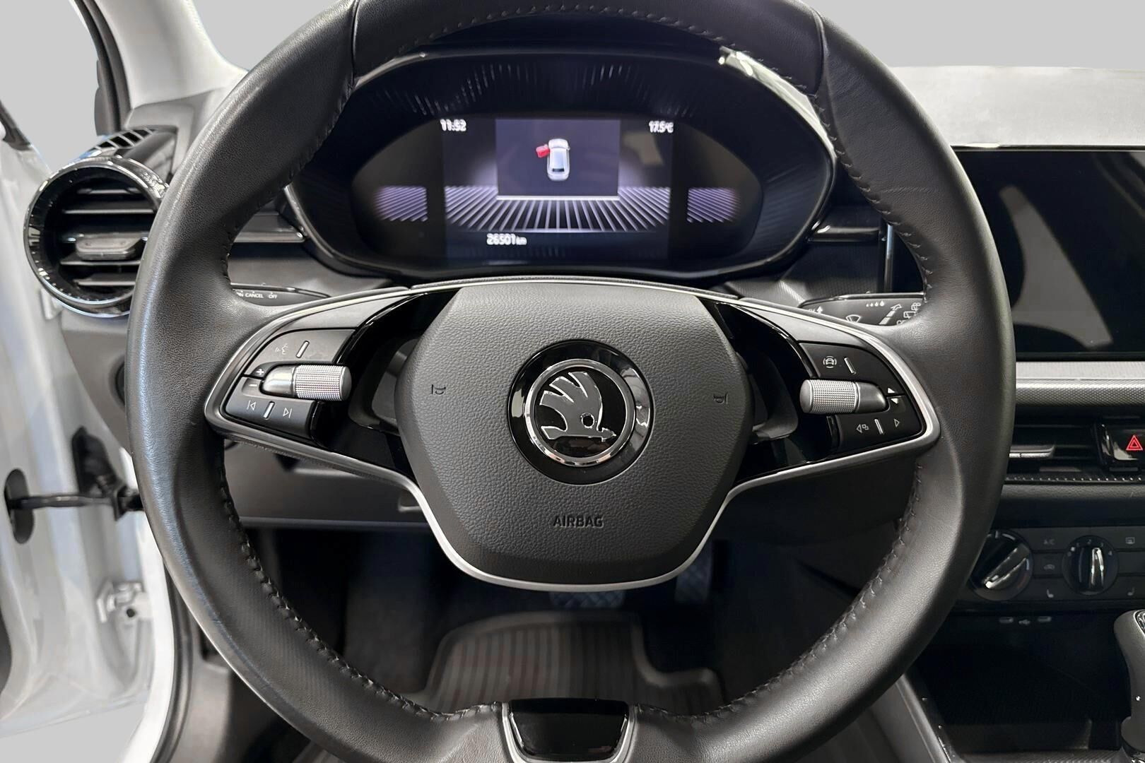 Skoda Fabia iso kuva 14