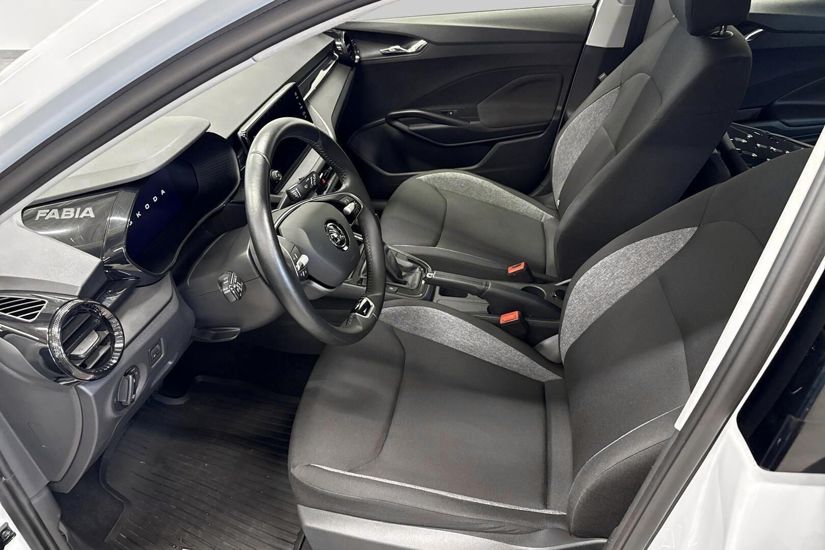 Skoda Fabia iso kuva 8