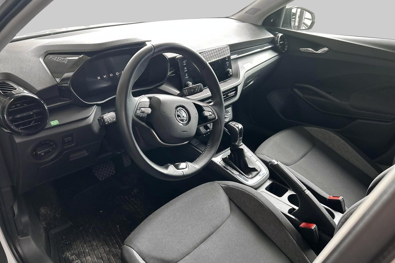 Skoda Fabia iso kuva 2