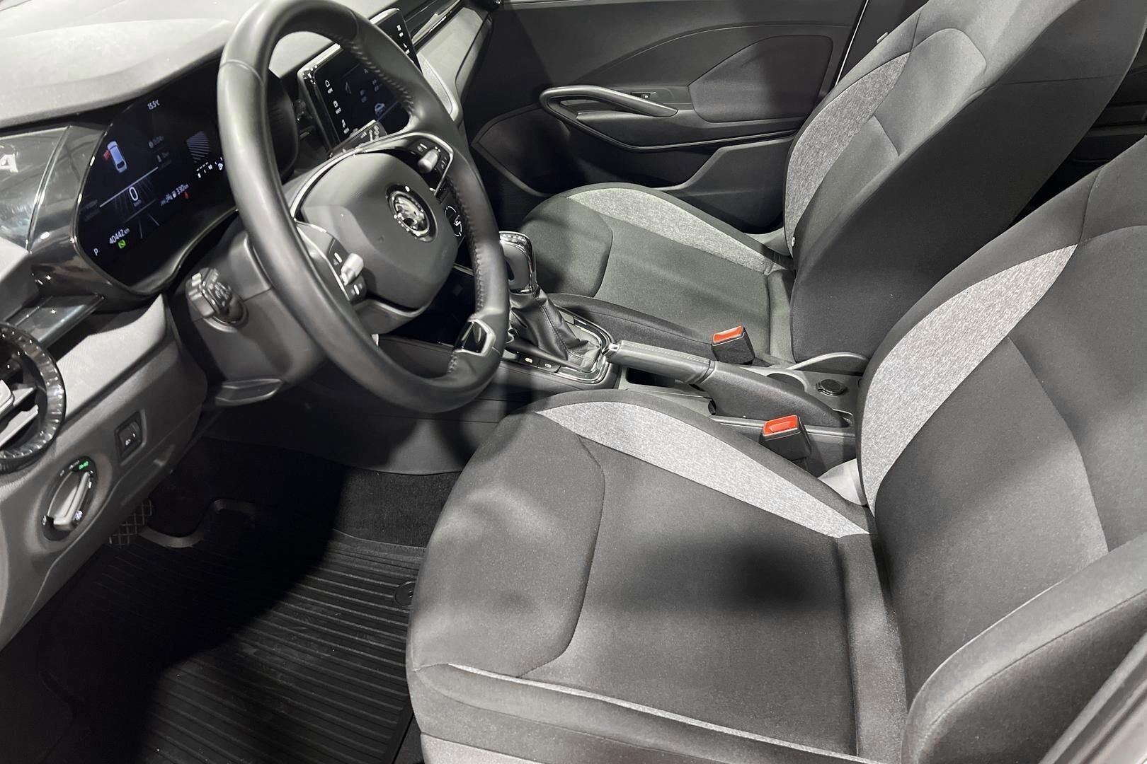 Skoda Fabia iso kuva 9
