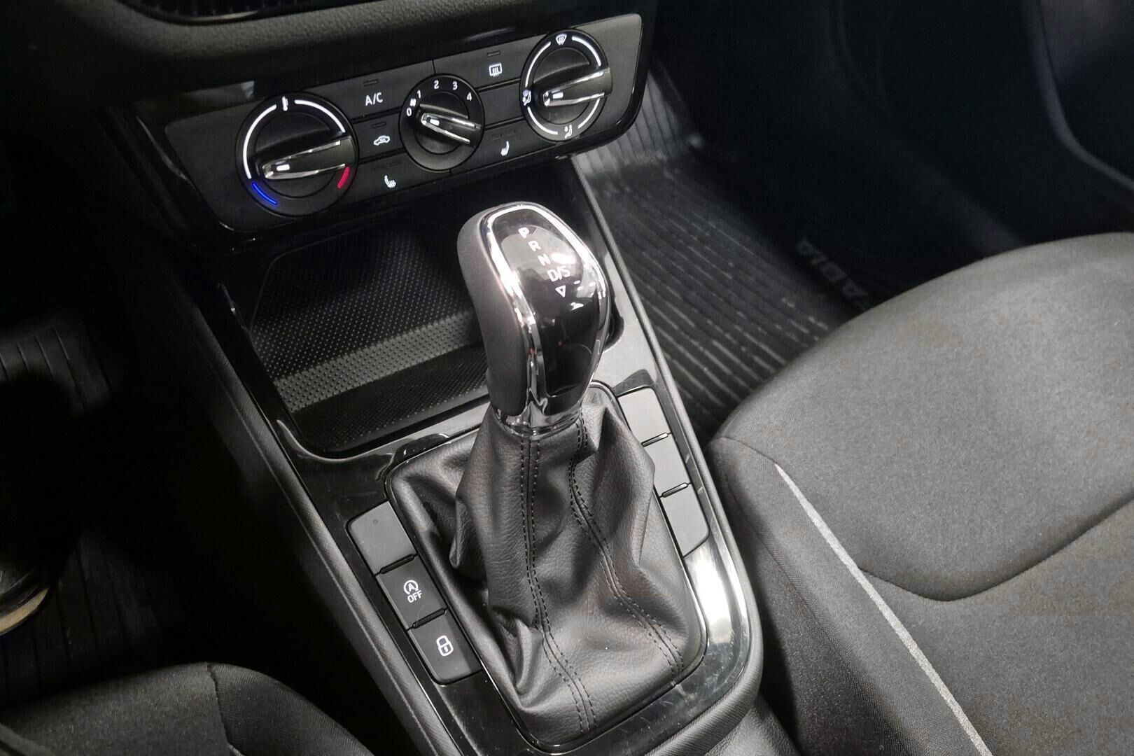 Skoda Fabia iso kuva 17