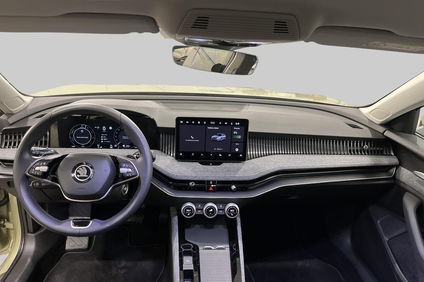 Skoda Superb iso kuva 9