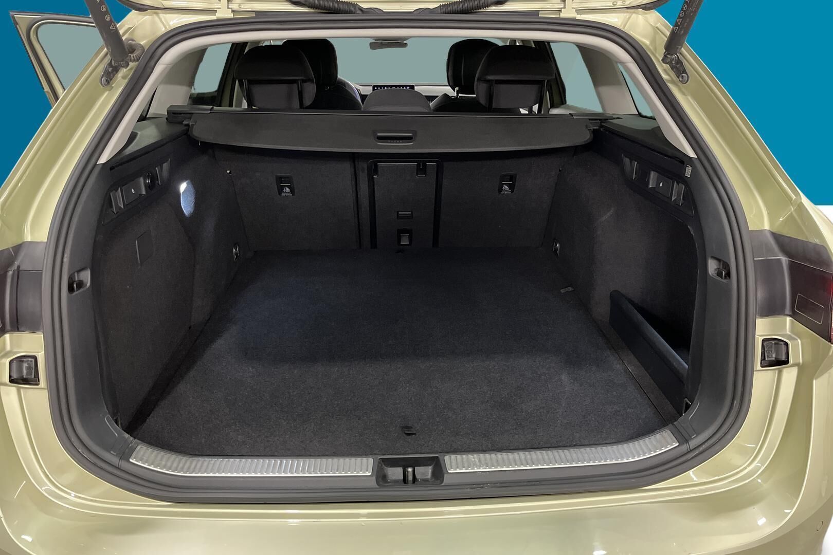Skoda Superb iso kuva 10