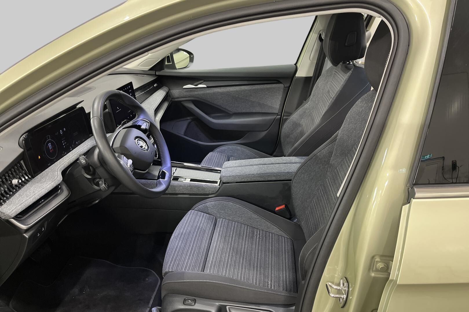 Skoda Superb iso kuva 7