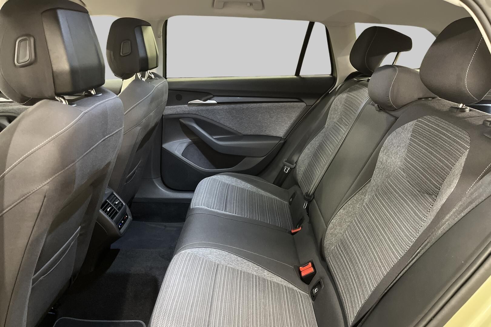 Skoda Superb iso kuva 8