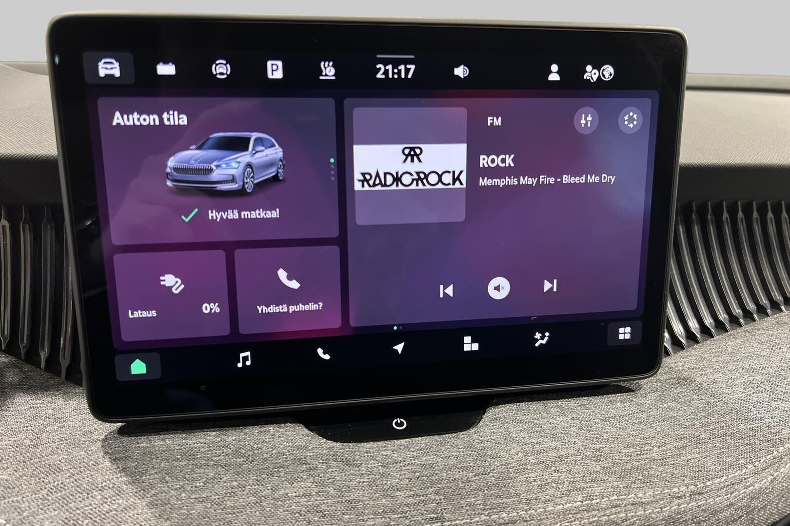 Skoda Superb iso kuva 16