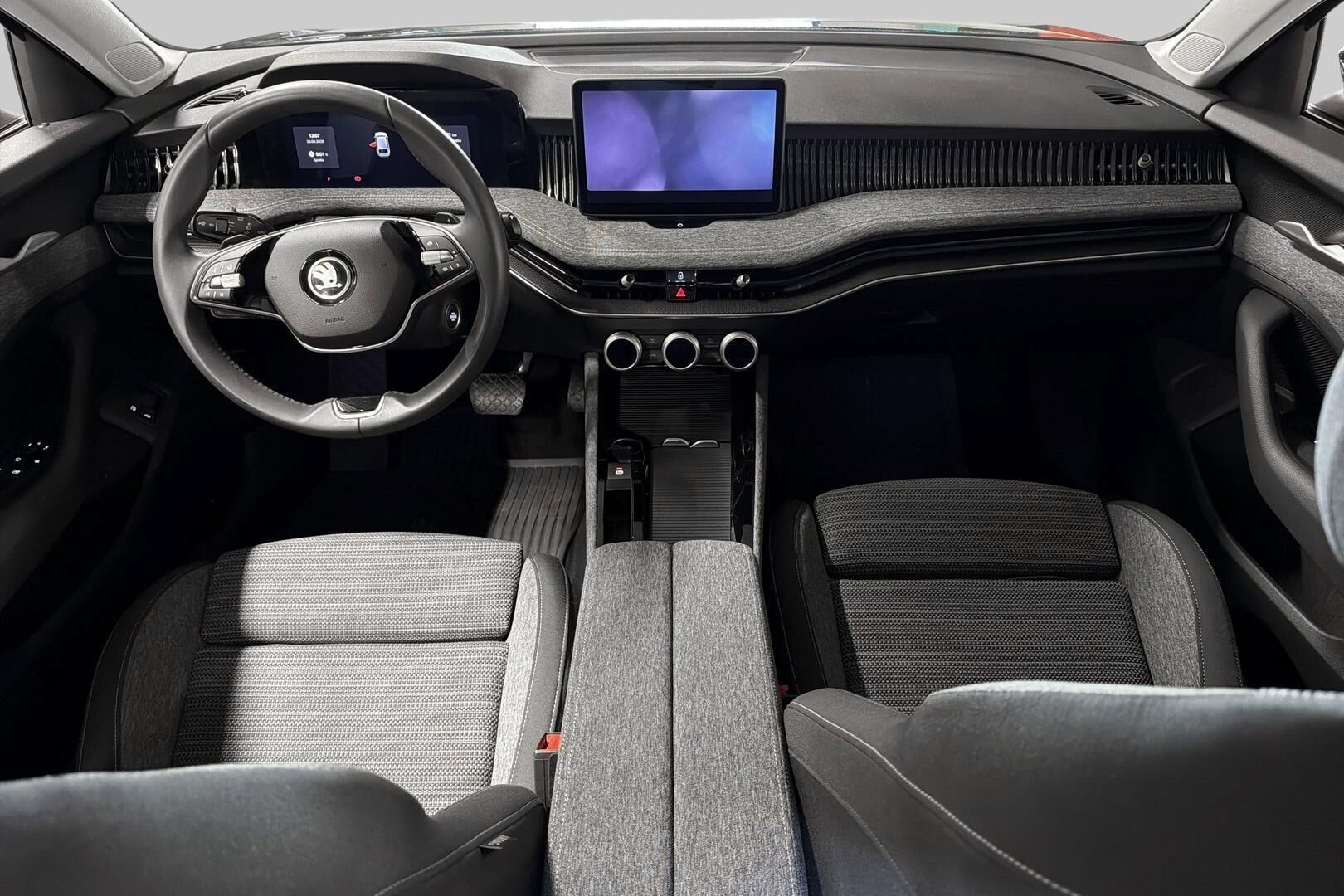 Skoda Superb iso kuva 10