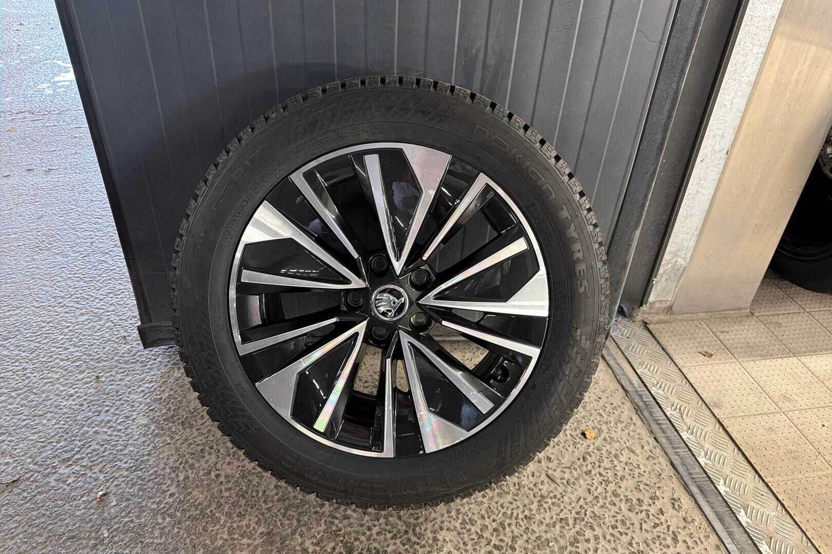 Skoda Superb iso kuva 13