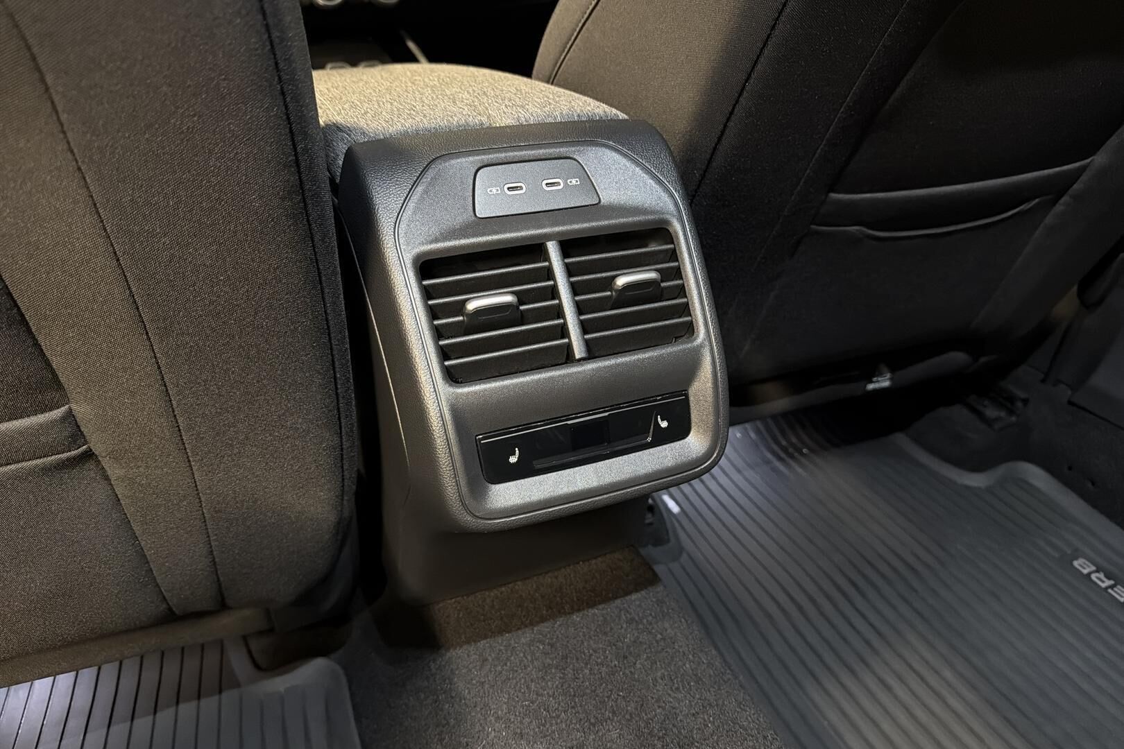 Skoda Superb iso kuva 15