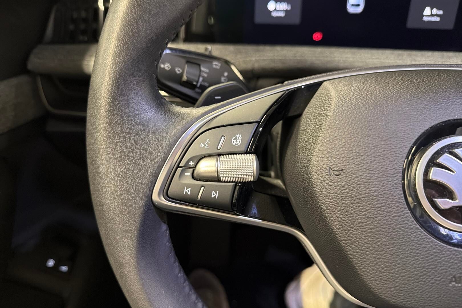 Skoda Superb iso kuva 19