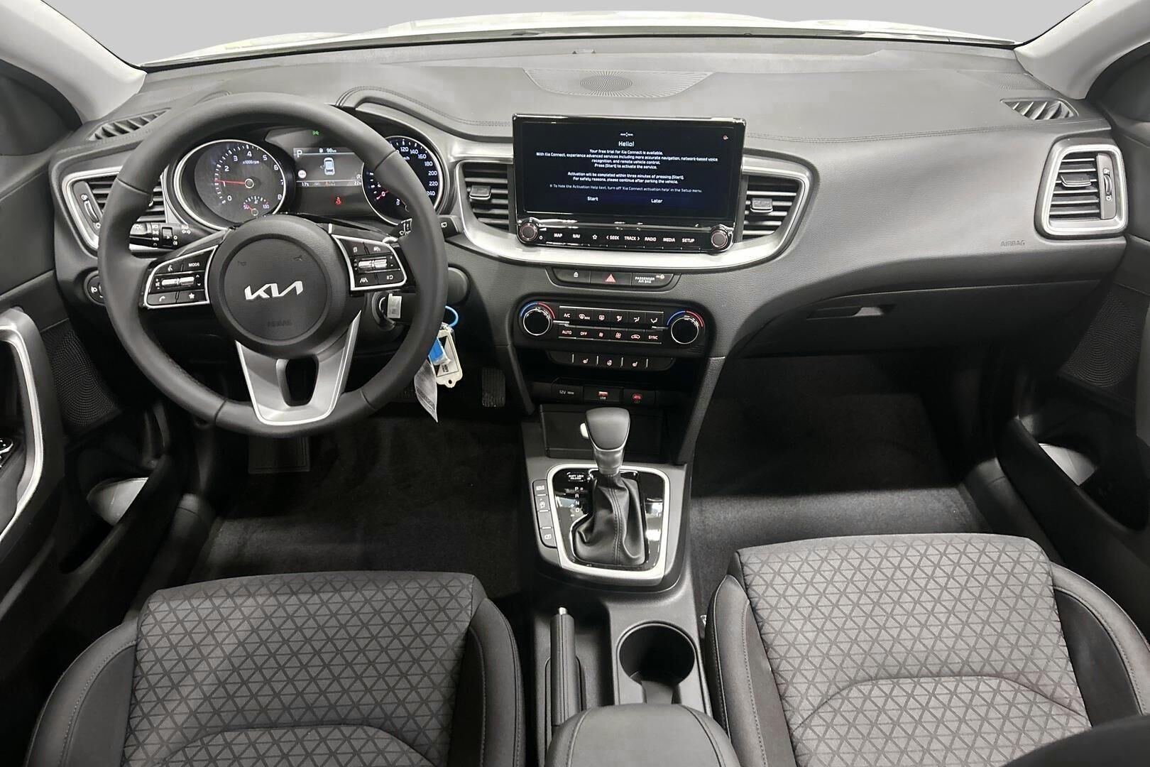 Kia Ceed iso kuva 10