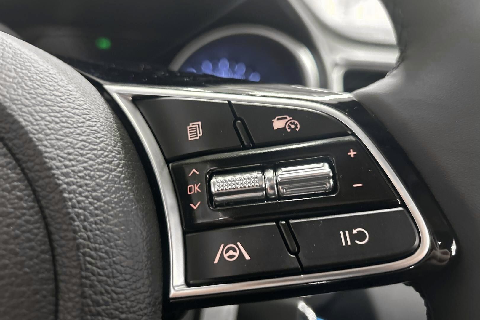 Kia Ceed iso kuva 15