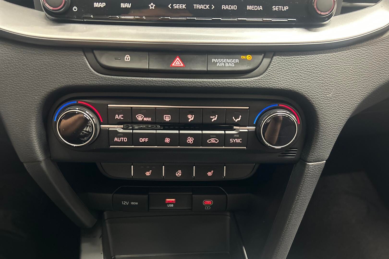 Kia Ceed iso kuva 18