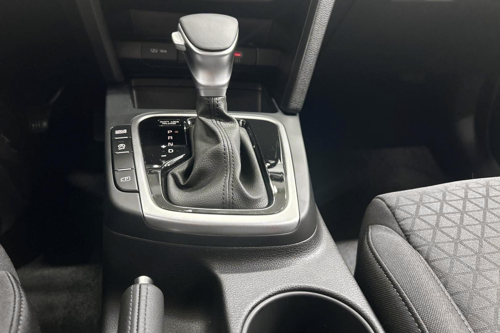 Kia Ceed iso kuva 19