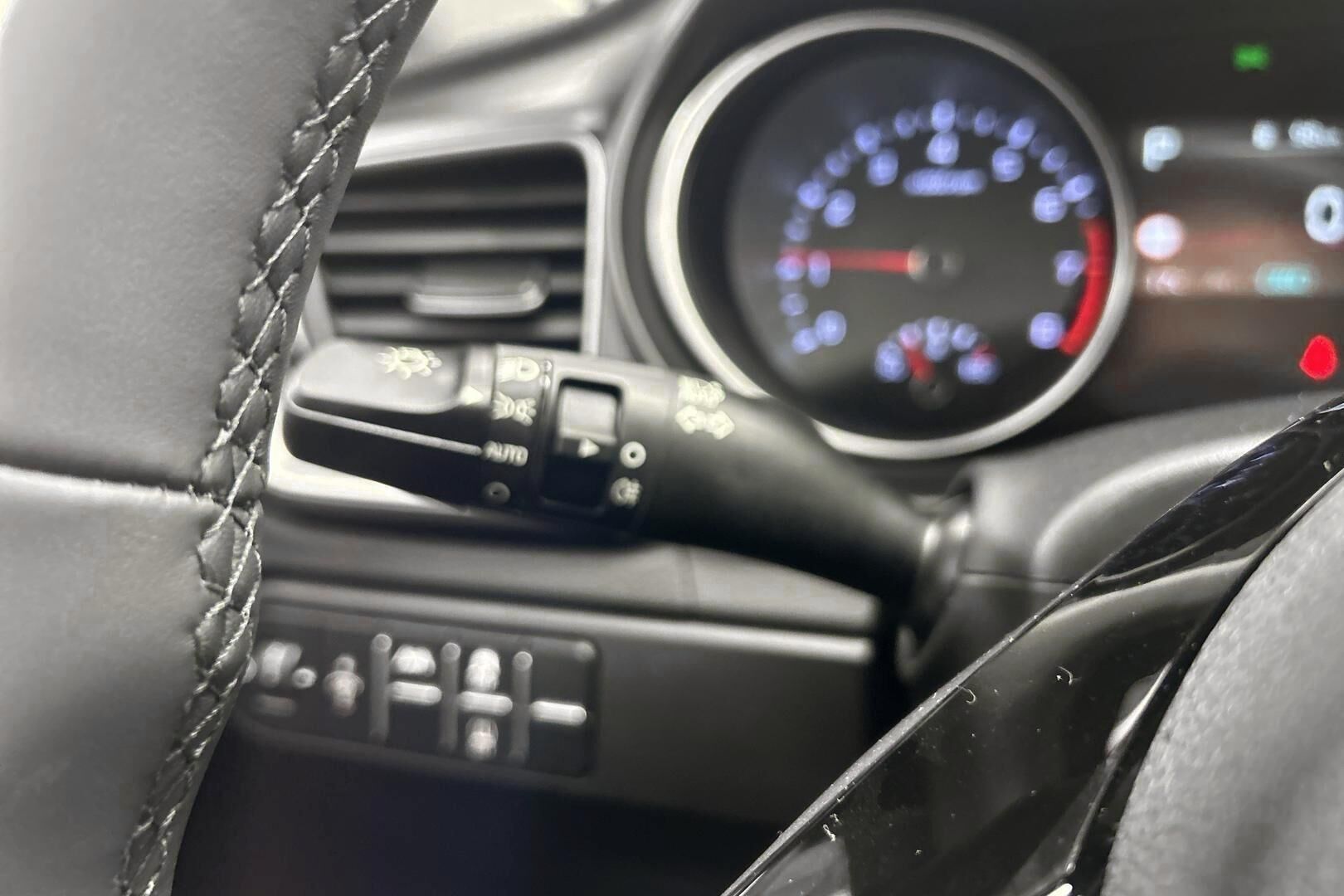 Kia Ceed iso kuva 21